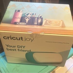 Cricut Joy Compact Smart Cutting Machine